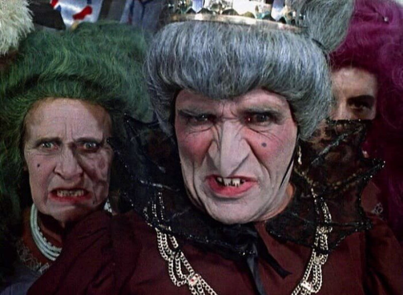 Кадр из фильма "Королевство кривых зеркал"