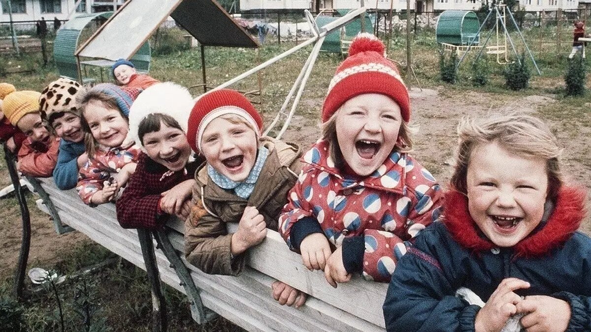     Эти предметы можно было найти практически в каждой коммуналке. И уж точно каждый советский ребенок знал, как ими пользоваться. А знаете ли вы? Редакция «Новых известий» подготовила тест по советским школьным артефактам. Возможно, некоторые из них до сих пор хранятся у вас на антресоли.