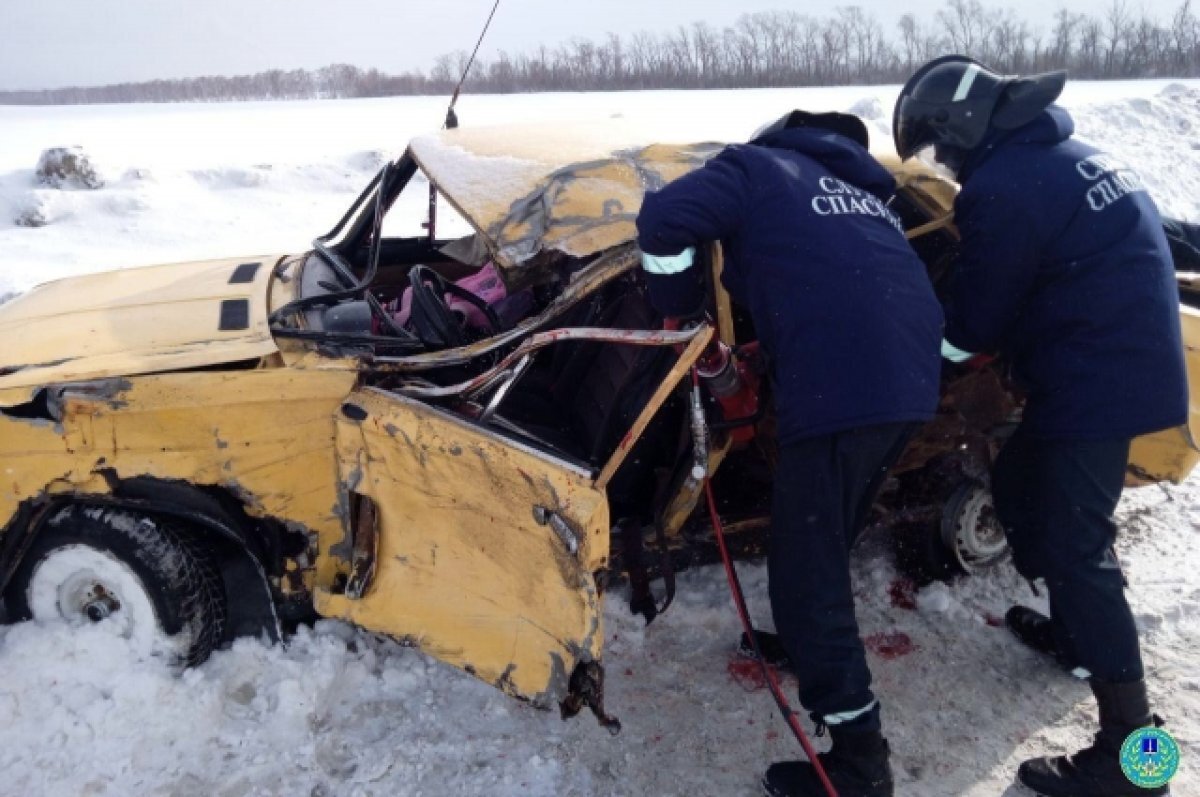    Ульяновские спасатели извлекли из разбитой в ДТП машины тело погибшей