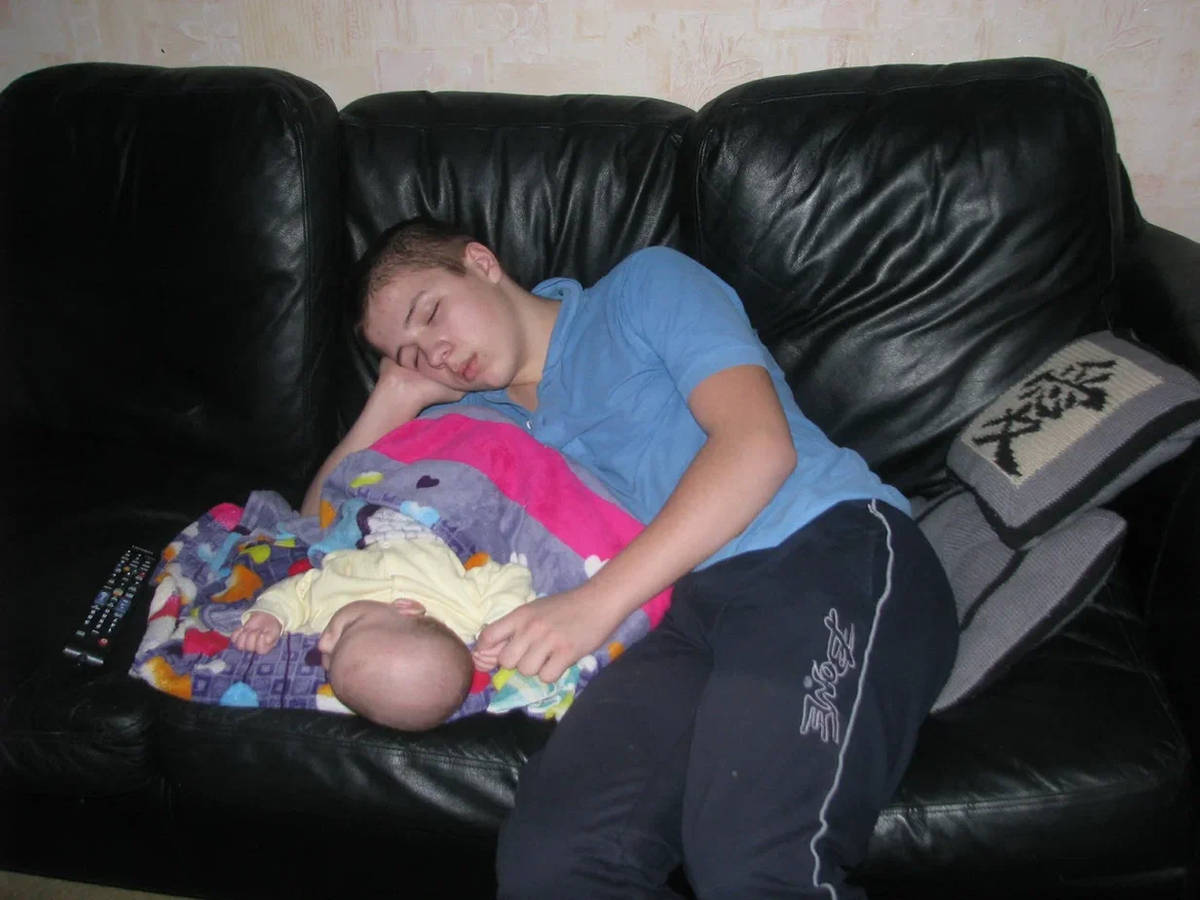 Кризис новорожденности ребенок. Крепкие кости у детей. Для ребенка в возрасте 3 месяца. Красивые малыши. 6 месяцев ребенку.