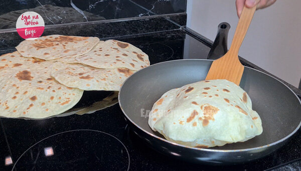 Как испечь хлеб лепешки. Фатыр-чурек. Грузинский пури. Блюда из хлеба лепешки. Дрожжевые лепешки.