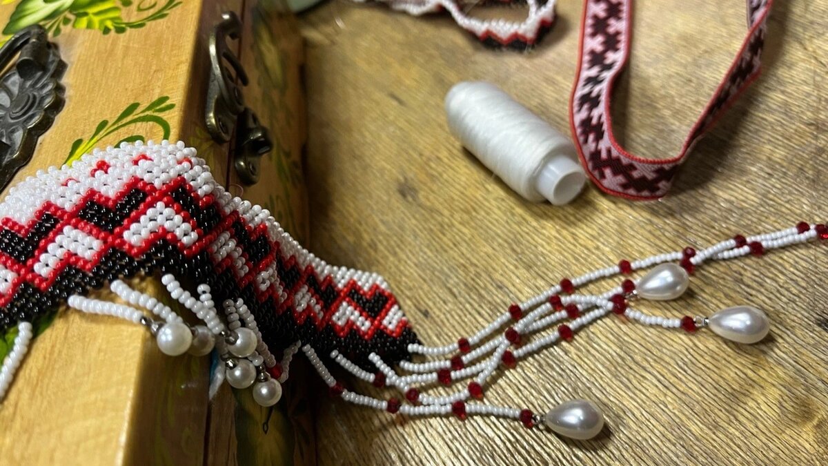 Как сшить из бисера. Ширина бисерного полотна. Как сшить из бисера. Швы для пришивания бисера. Связать полотно из бисера.