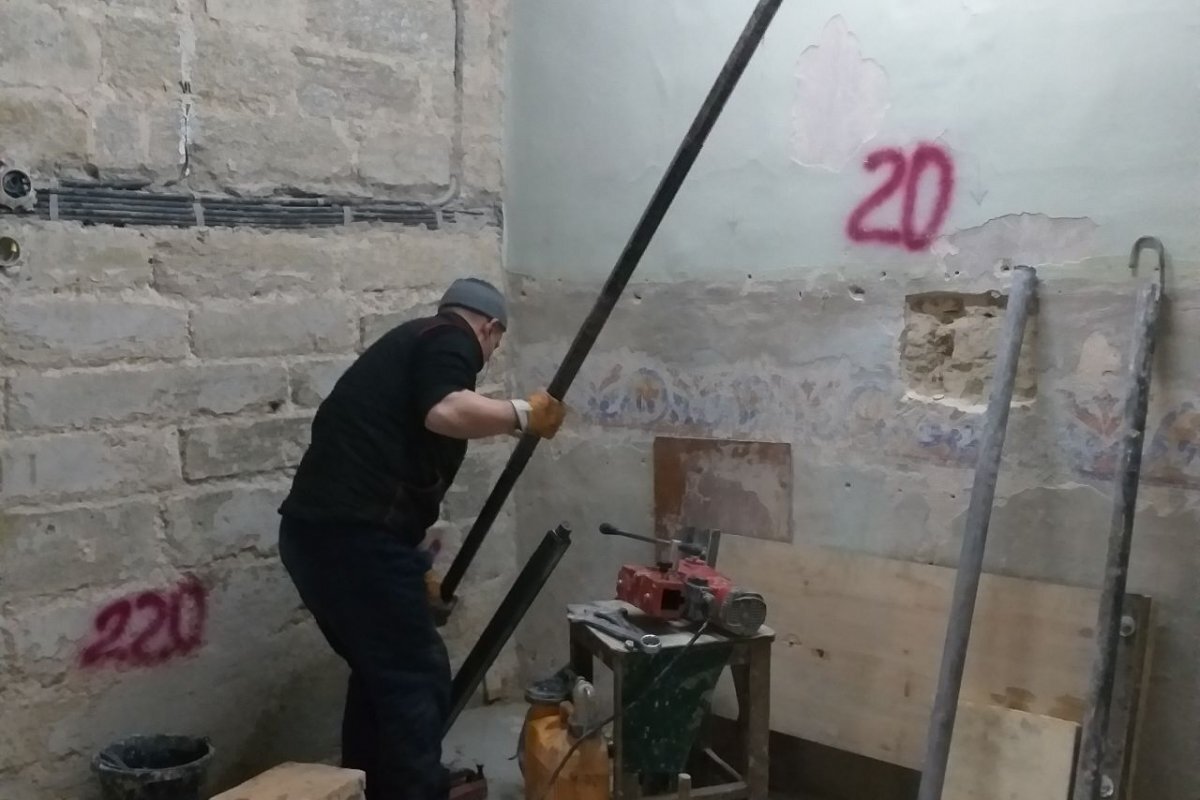    Реставрация Серафимовского предела продолжается в Троицком соборе в Пскове