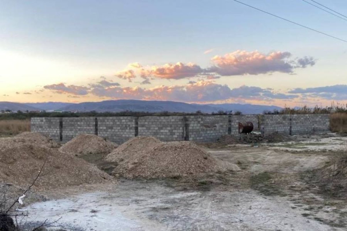    Строящийся коммерческий объект в селе Манас.