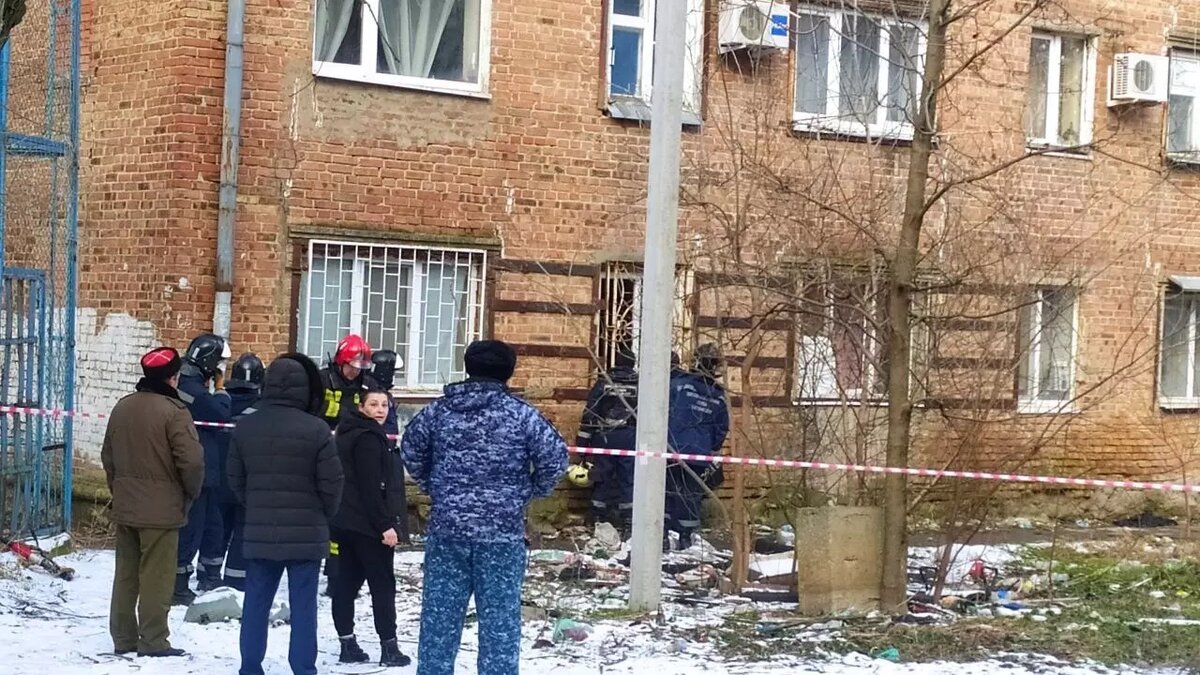     В Ростове-на-Дону в течение нескольких лет планируется расселить свыше 1,8 тысячи семей, проживающих в аварийных домах, сообщил глава городской администрации Алексей Логвиненко.