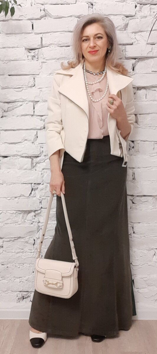 Косуха и блузка из секонд-хэнда, юбка перешита из брюк из секонд-хэнда.