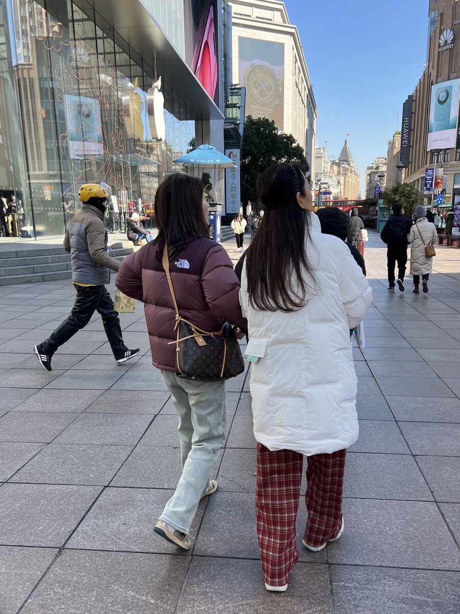 Все разноцветное, зато бренды