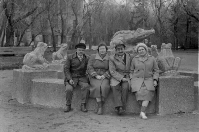    Фото у фонтана. Фото: pastvu.com