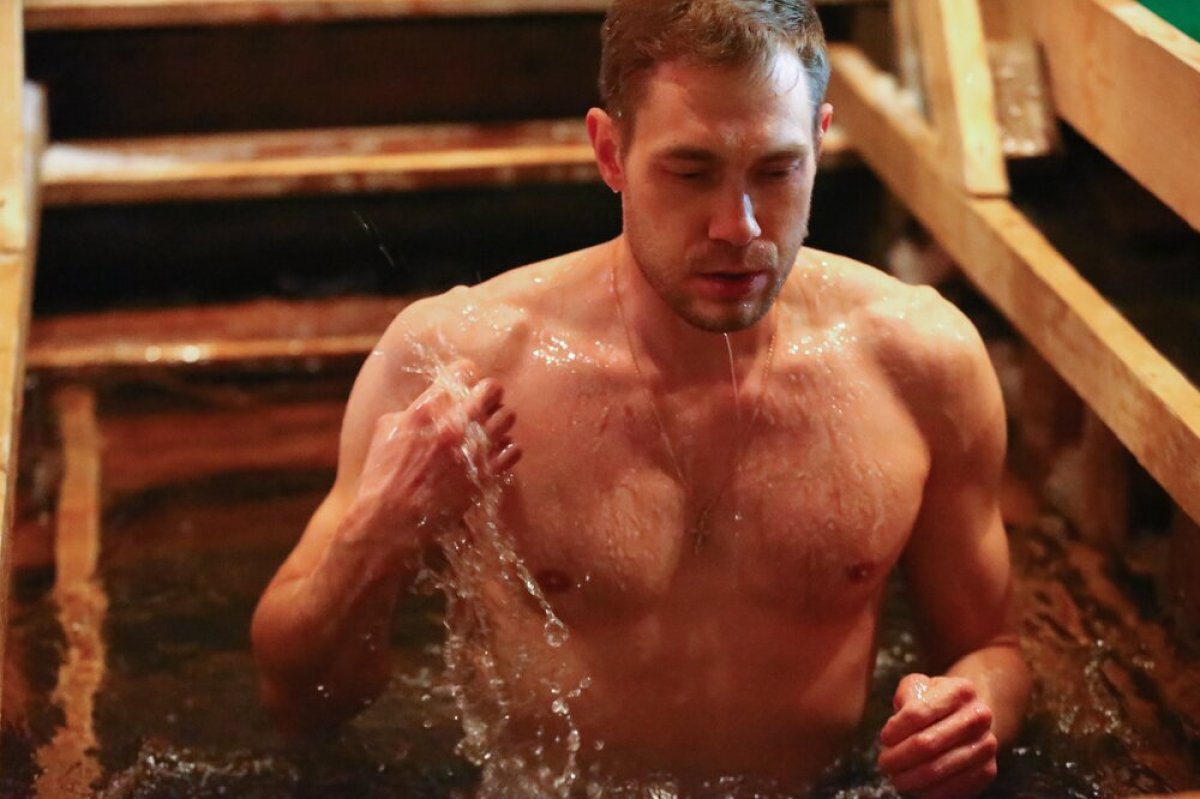    В ледяной воде.