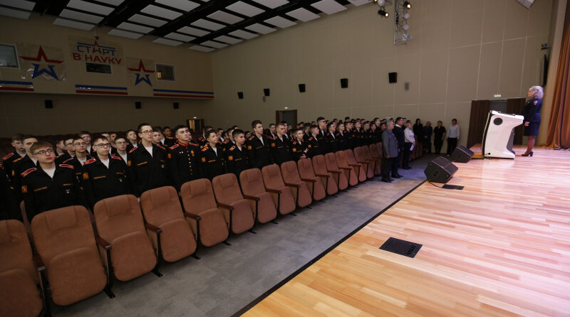 В Тверском суворовском училище сотрудники полиции провели Урок мужества