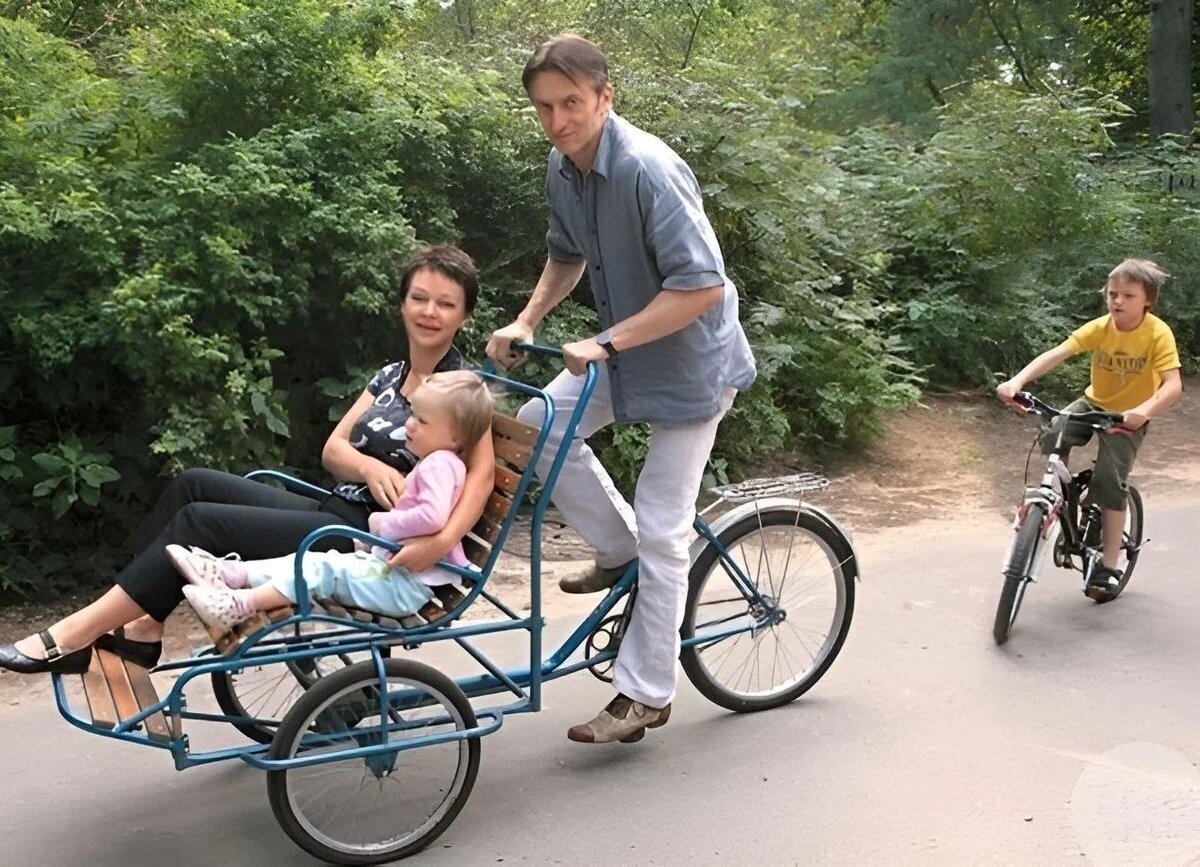 Елена с мужем и детьми