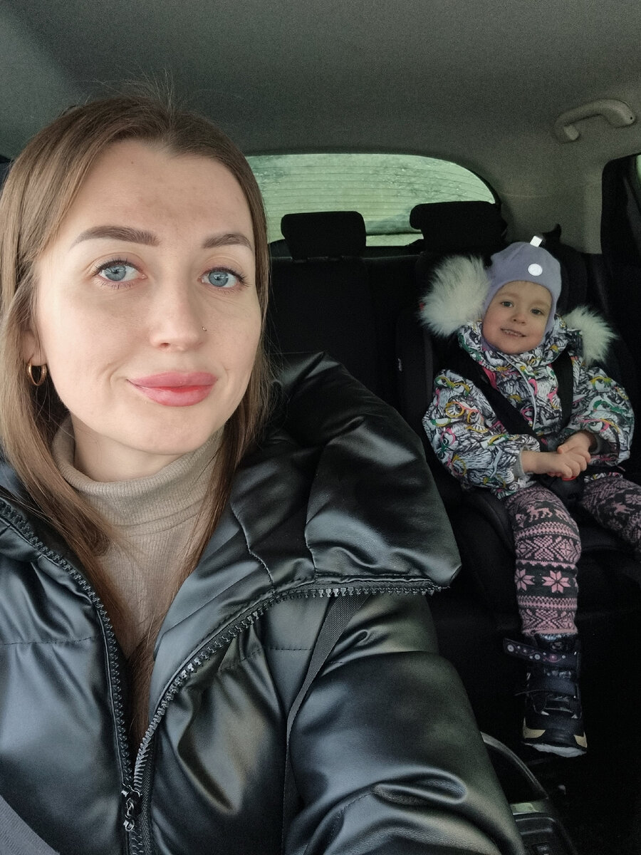 Едем в детский сад, вернее стоим на светофоре