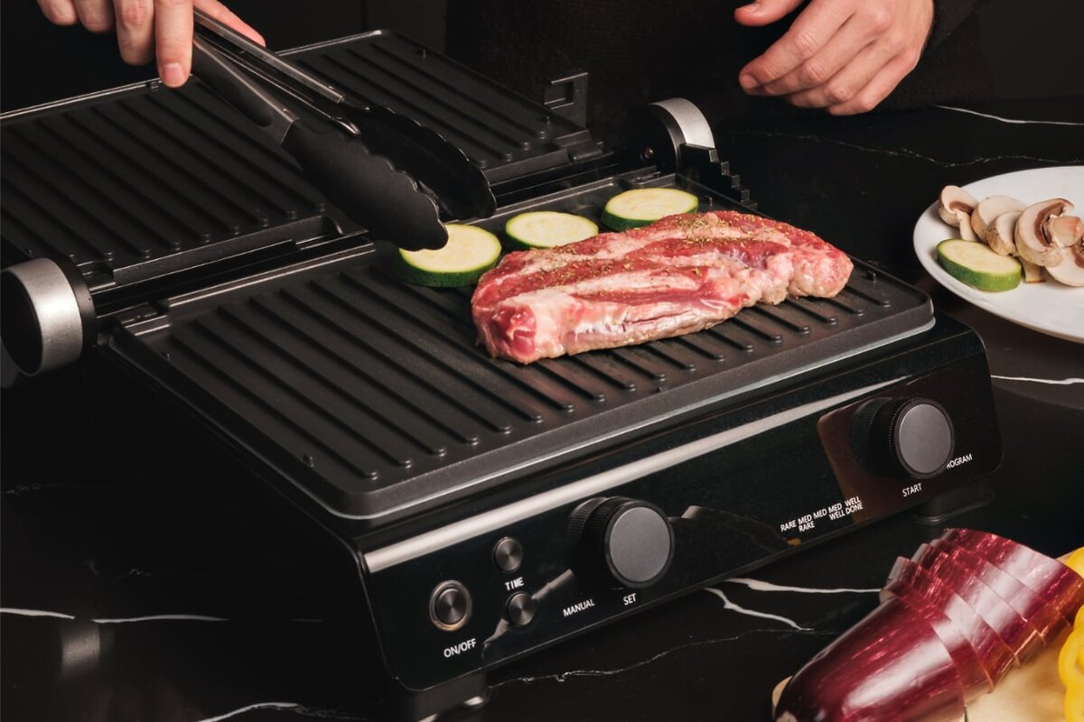 На фото электрогриль Garlyn GL-400 Pro