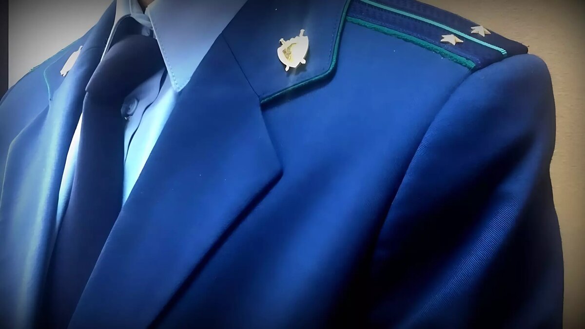     В тюменский «Глав Клуб» нагрянули представители МЧС и прокуратуры. Как сообщается, хозяин помещения Михаил Хоменко пытается доказать, что клуб, который закрыли год назад, имеет право на работу.