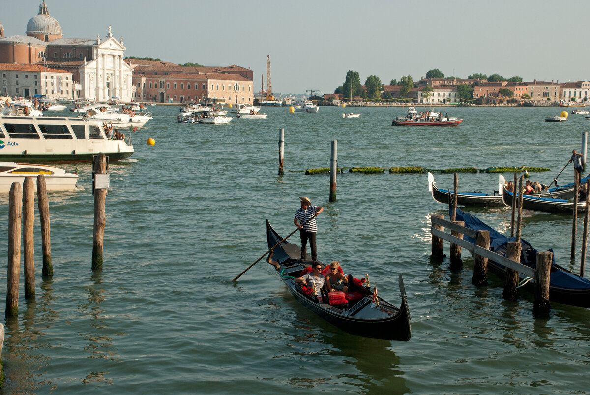 В 18 веке Венеция была городом вечеринок, и в некоторых отношениях это особенно актуально, если вы побываете в преддверии Великого поста. Венеция, фото авторское 