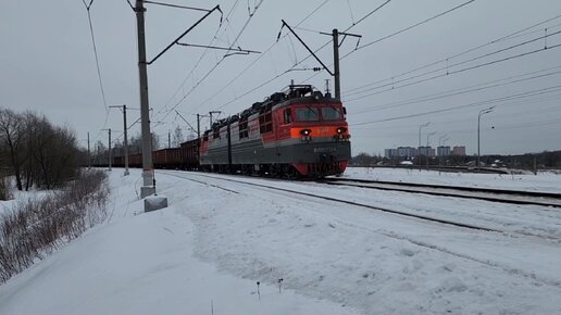 ВЛ80С-1114 испытывает ввгоны на кольце ВНИИЖТ в Щербинке.