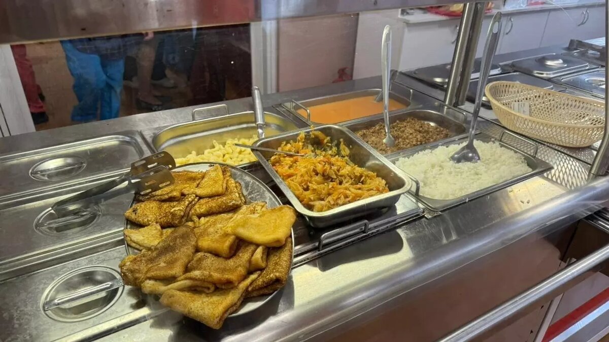     Качество питания в школе было решено проверить после жалоб в соцсетях, об этом рассказали в пресс-службе администрации города.