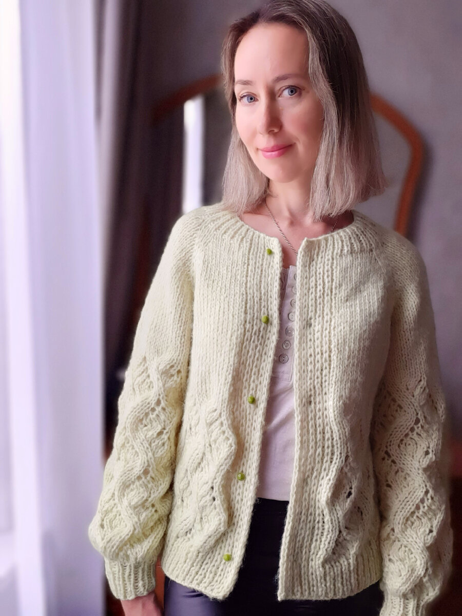 Всем привет! Меня зовут Полина, и это мой канал о вязании!