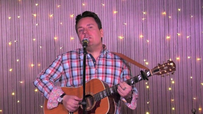 Текст песни наша школьная страна. Не крутите пёстрый глобус текст песни. Наша школьная страна текст. Песенка кручу кручу педали. Песня не вертите.