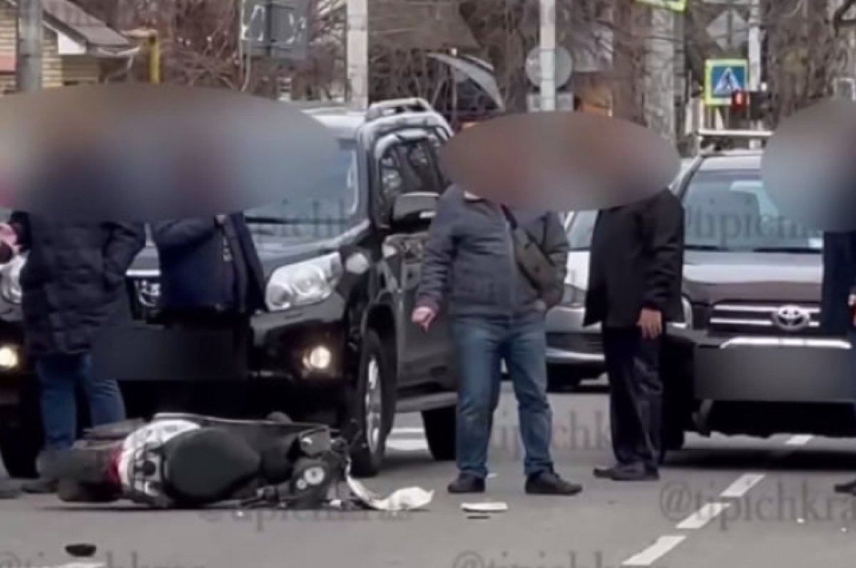    В центре Краснодара мопедист пострадал в ДТП с «Мерседесом»