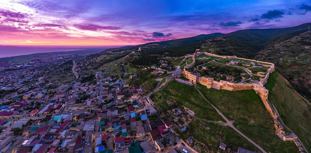 Источник фото: https://experience.tripster.ru/articles/derbent/
