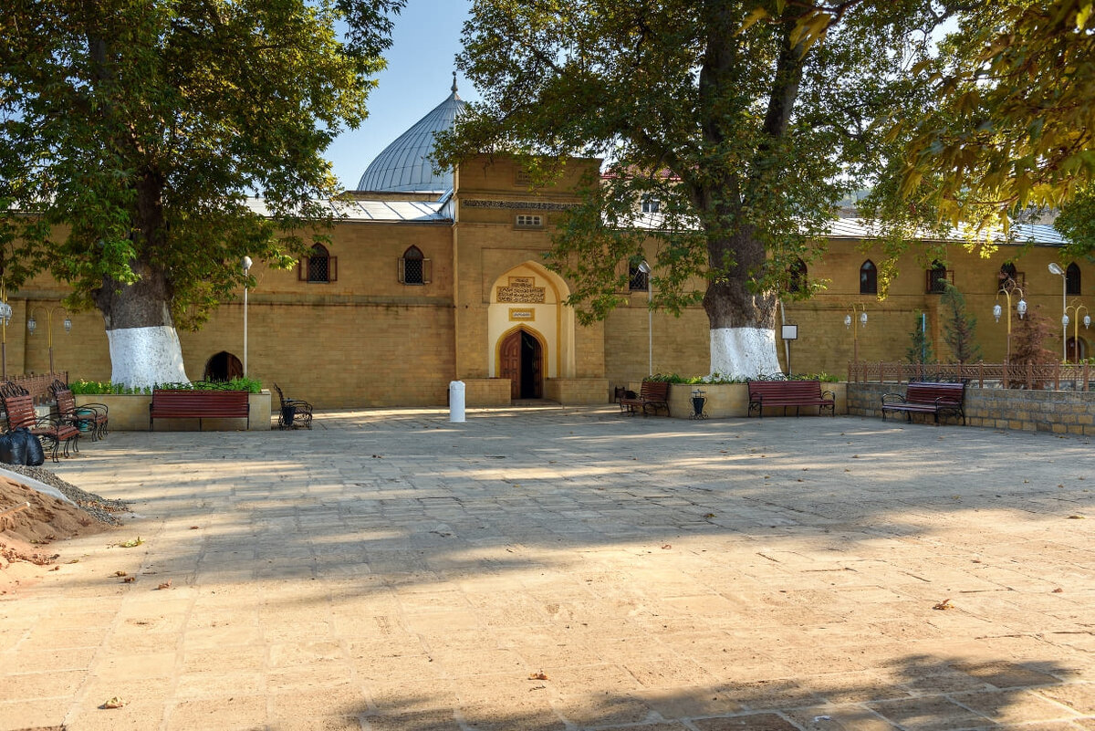 Источник фото: https://experience.tripster.ru/articles/derbent/#headerh38