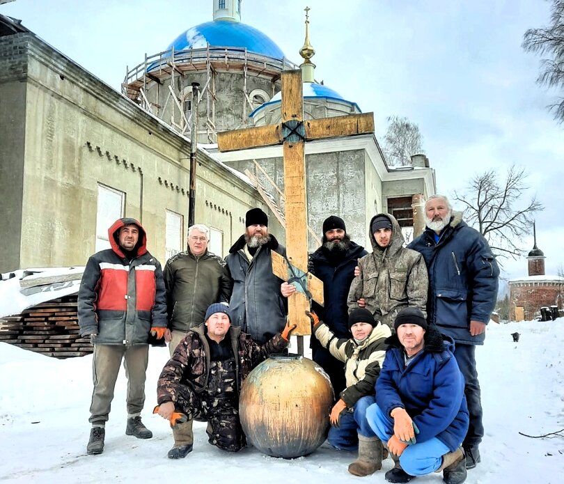 С помощью этих людей и Божьей помощью храм получит новую жизнь! Фото с официального сайта храма Успения Пресвятой Богородицы.