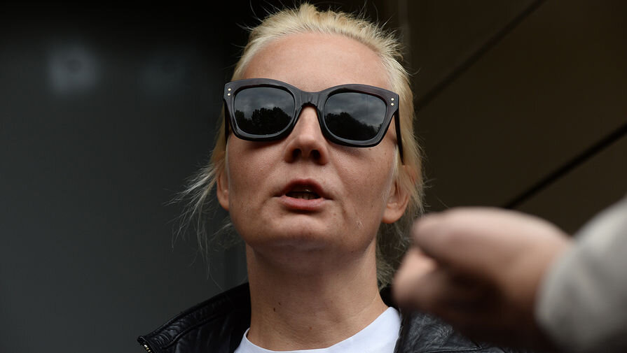 Супруга Алексея Навального Юлия на территории омской БСМП №1, 21 августа 2020 года / Александр Кряжев/РИА «Новости»