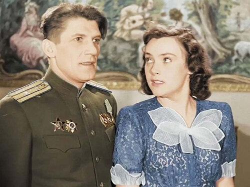 Алла Парфаньяк и Николай Крючков в фильме "Небесный тихоход"