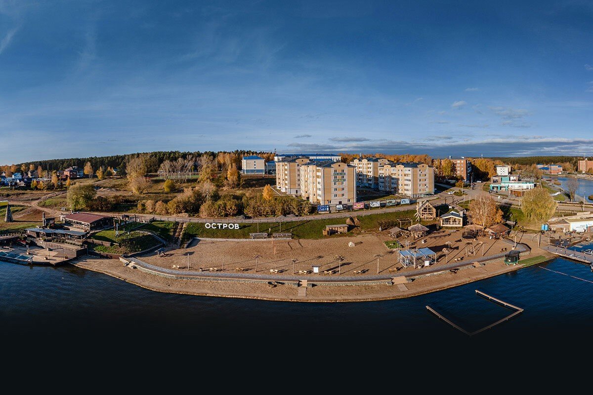 Небольшой городок, занимающий всего 112,18 км², внёс огромный вклад в Победу в Великой Отечественной войне. За свои заслуги в 2023 году был награждён почётным званием «Город трудовой доблести».