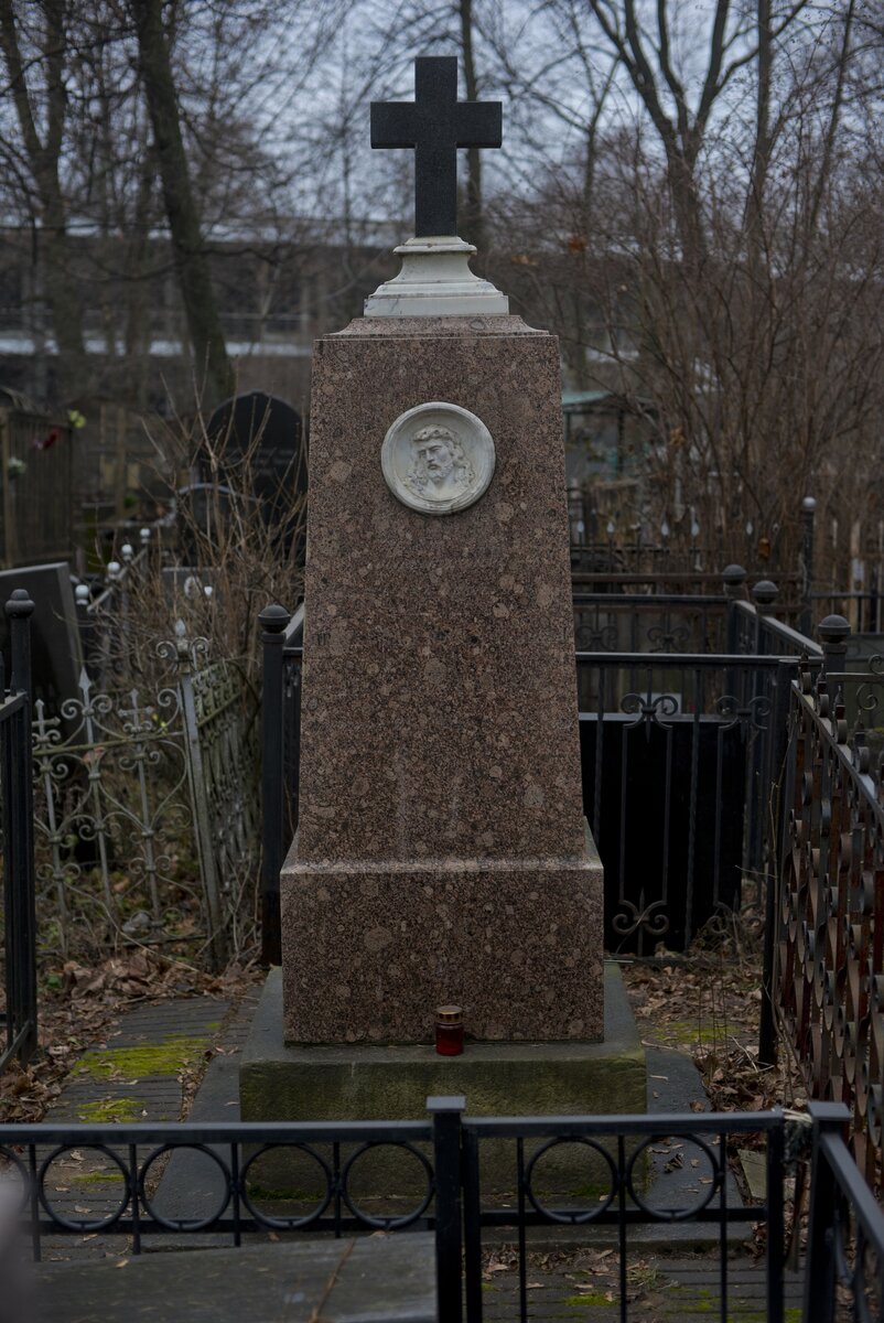 Могила Ф.И.Толстого на Ваганьковском кладбище в Москве, уч.13. Источник: Яндекс Картинки