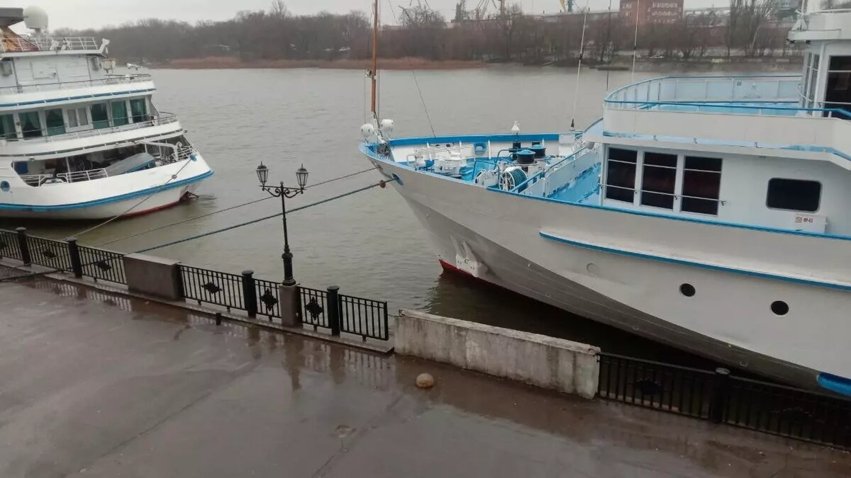     В Ростове капитальный ремонт причалов набережной обойдется городу в 1,9 миллиарда рублей, об этом сообщил глава администрации Алексей Логвиненко.