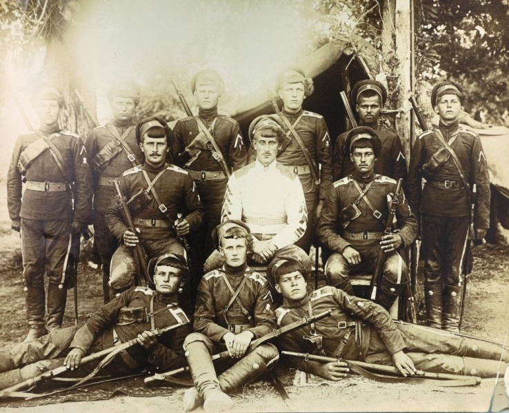 Б.В. Анненков с казаками. 