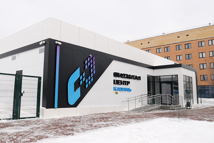    Фиджитал-центр представляет собой красиво оформленную «коробку», к которой прикреплен ряд площадок. Здесь планируют растить новых фиджитал-спортсменов: в помещении играешь в приставку, а на улице занимаешься физическим спортом