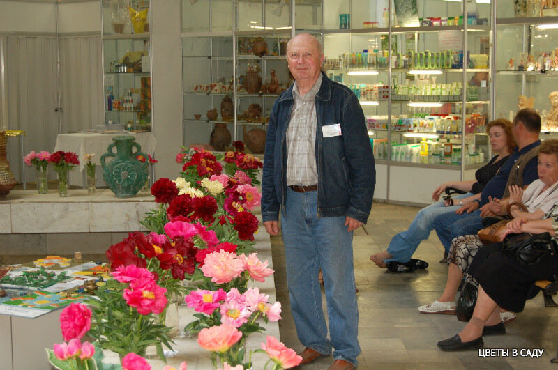 На выставке пионов на ВДНХ