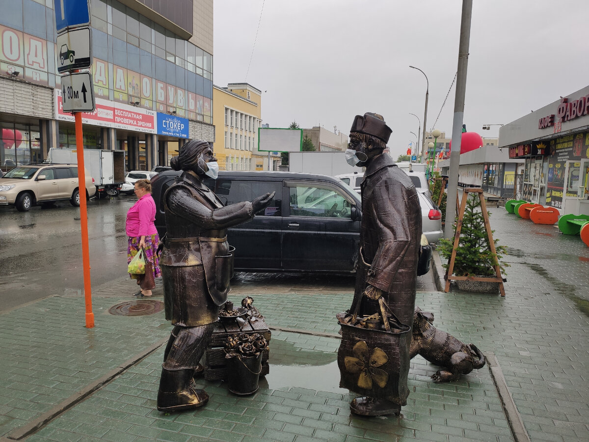 Памятник торговке в Новсибирске