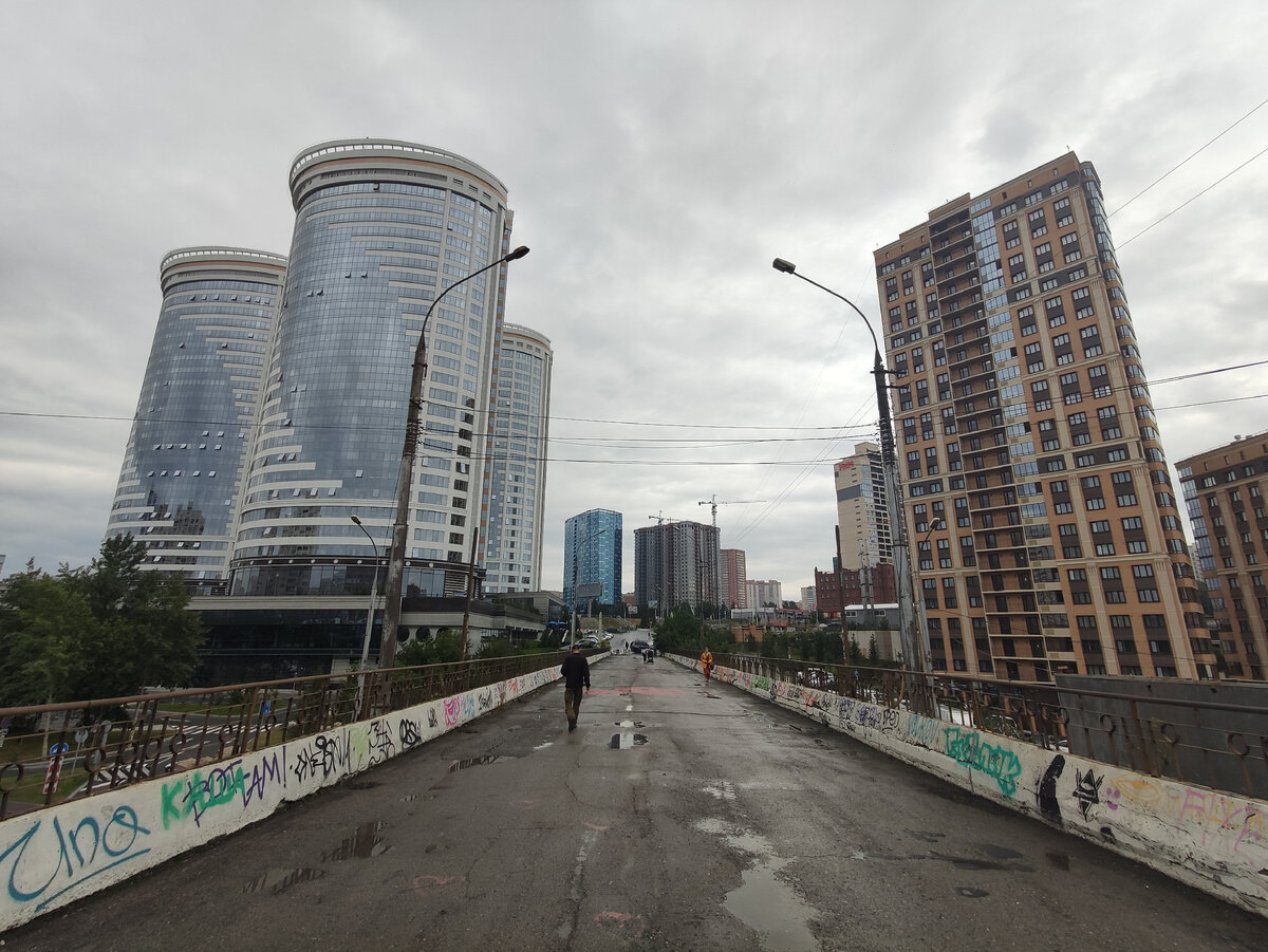 Закрытый для транспорта мост