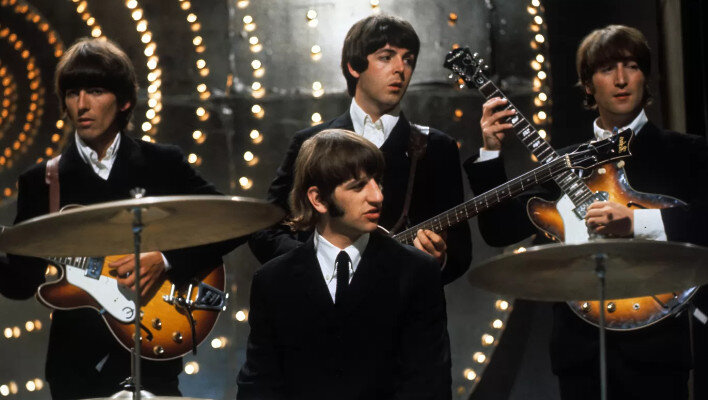 Сэм рейми режиссер молодой. Сэм рэйми 2004. Сэм рэйми с женой. Сэм рэйми 2023. Сэм рэйми.