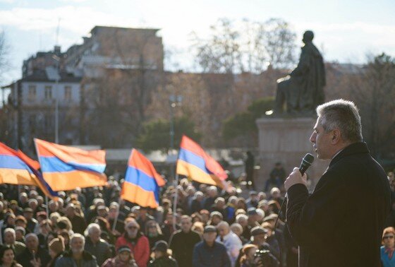    Протестующие требуют отставки премьер-министра Армении Никола Пашиняна