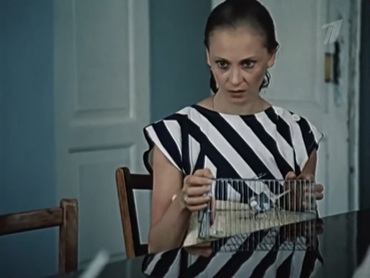 Елена, дама с попугаем (актриса Светлана Смирнова)