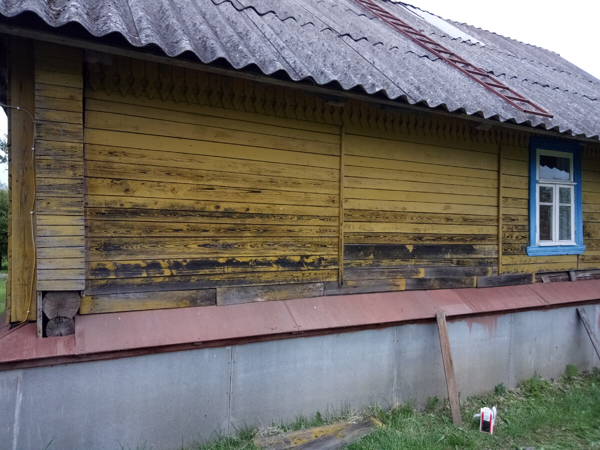 Юго-восточная стена дома.