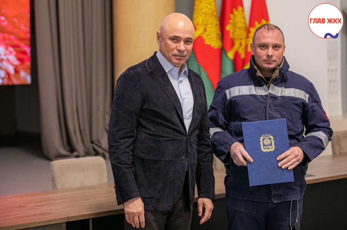 В Липецке наградили коммунальщиков, устранивших последствия аварии на теплосетях 