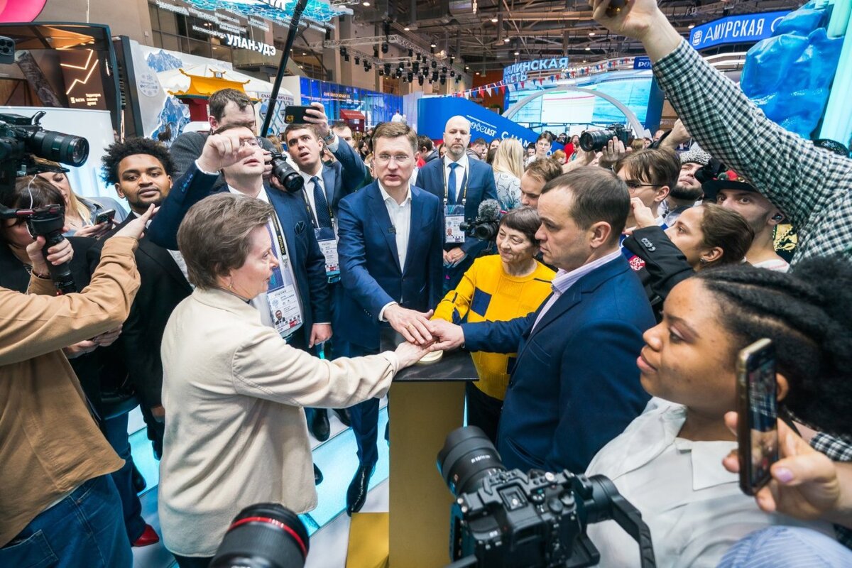    Идем к 13 миллиардам: на выставке «Россия» запустили счётчик добычи югорской нефти