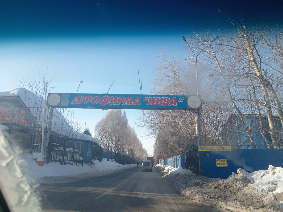Въезжаешь во что-то советское) 