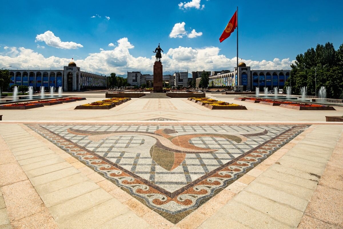 У фонтанов на Ала-Тоо любят собираться местные жители📷
