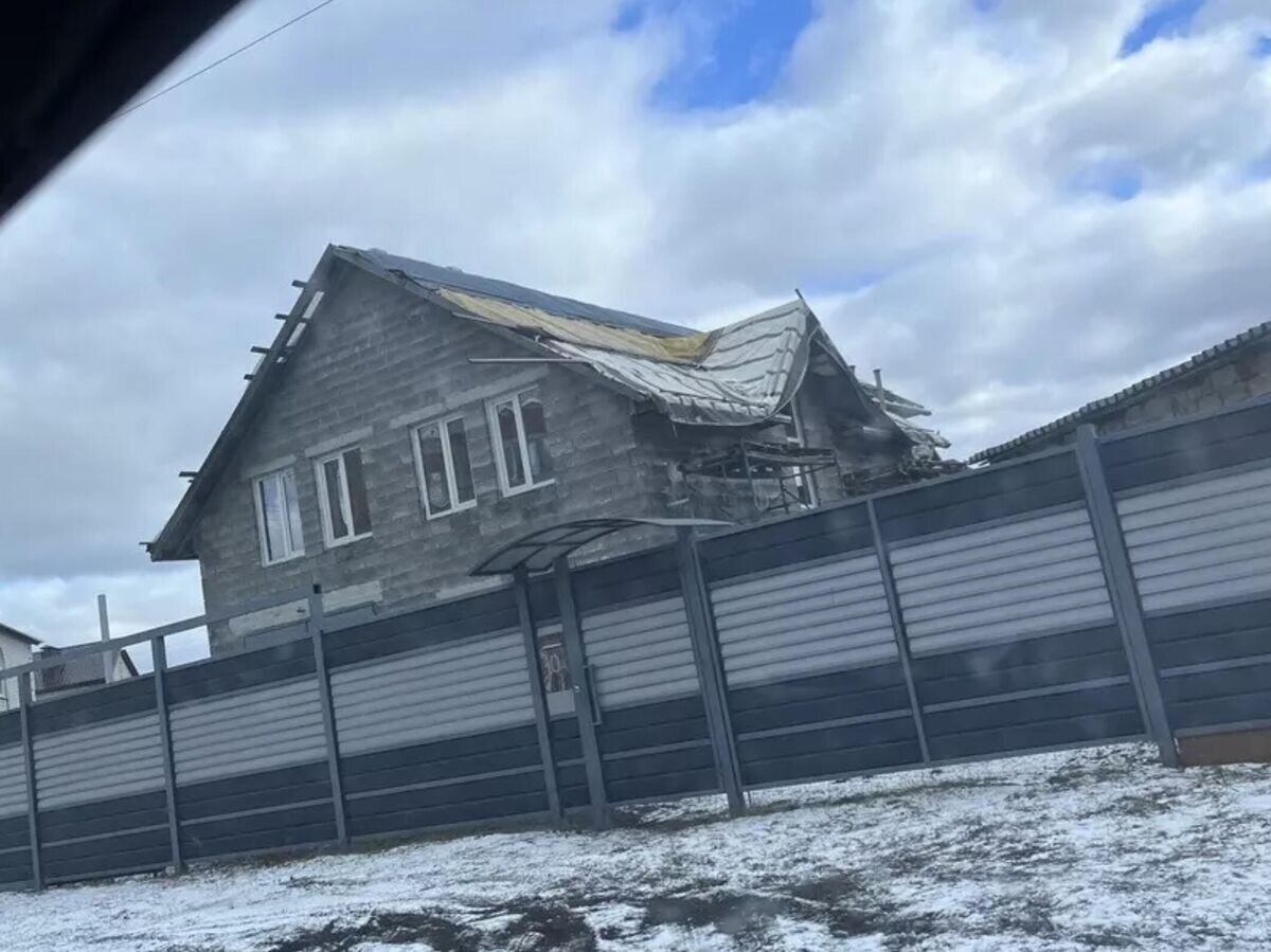    Крыша частного дома в Белгороде в цветах флага Украины© Фото : соцсети