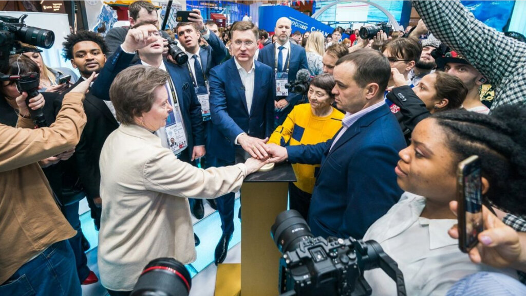    НА ВДНХ начали отсчёт до добычи 13-миллиардной тонны нефти в Югре