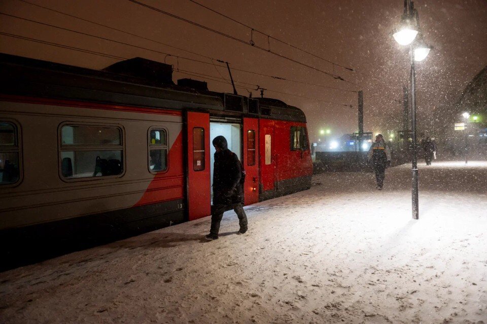 расписание поездов. расписание поездов идущих. железнодорожное расписание. поезд в анапу. расписание рабочего поезда.