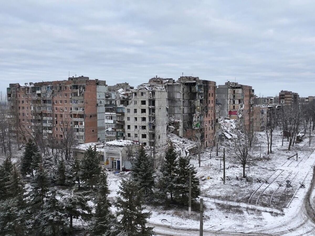    Разрушенные жилые дома на одной из улиц в Авдеевке. Стоп-кадр видео© РИА Новости / Министерство обороны РФ