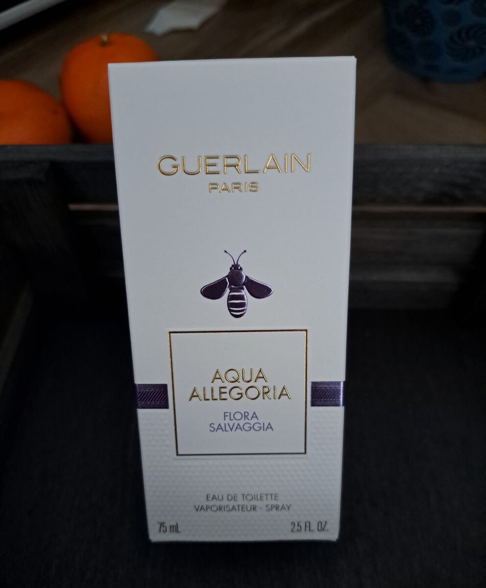 Верхние ноты: водные ноты, фиалка, дыня, полевые цветы; средние ноты: солнечные ноты, жасмин, цветок апельсина; базовые ноты: фиалка, ирис, белый мускус